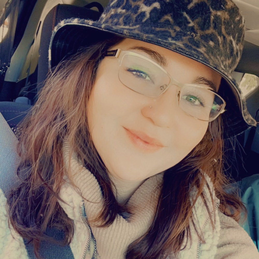 Meet your Posher, Cassandra